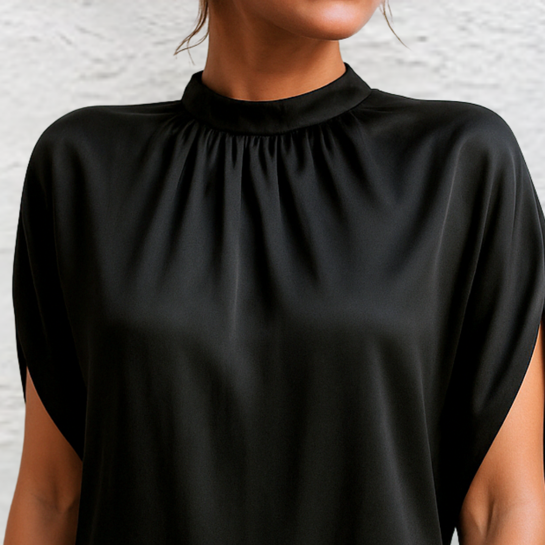 Seraphina™ | Damer Sort Mini Kjole med Høj Hals | Elegant Little Black Dress med Slidsærmer til Fest og Middag