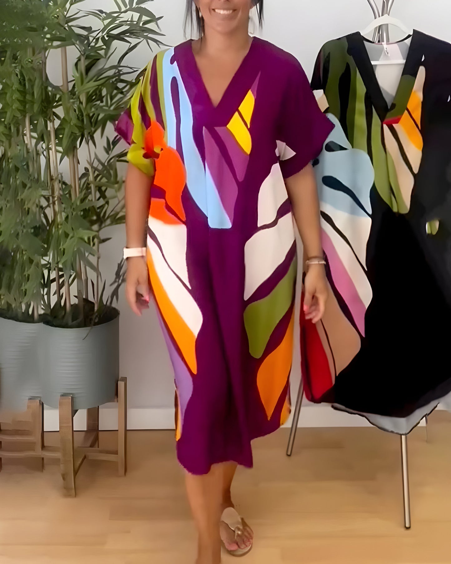 Marilou™ | Damer Oversized Farverig Sommerkjole med V-Hals | Let Løstsiddende Kjole med Abstrakt Print til Ferie og Strand