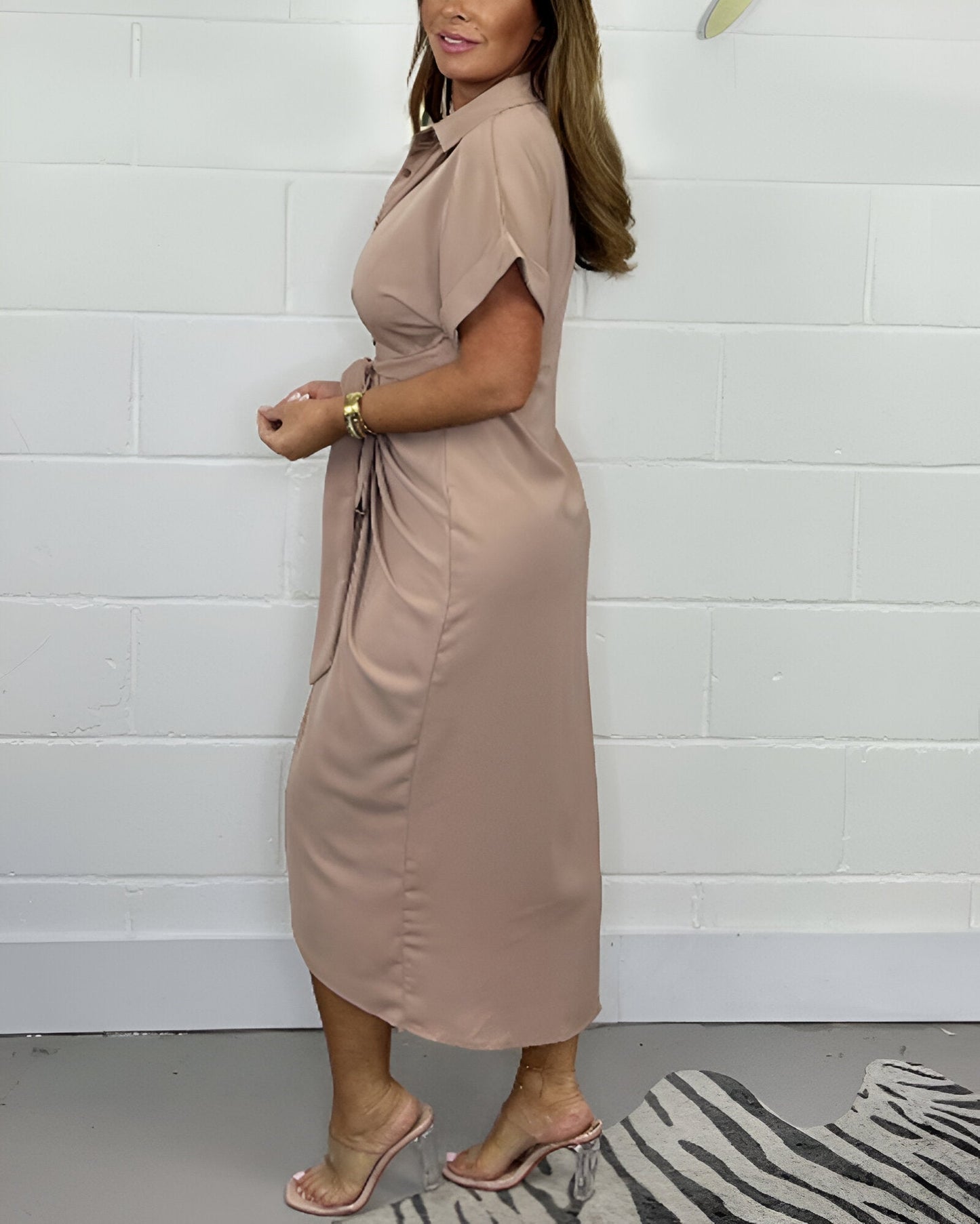 Serena | Skjortekjole Dame | Midi Sommerkjole | Korte Ærmer | Knaplukning & Taljebånd | Elegant & Business