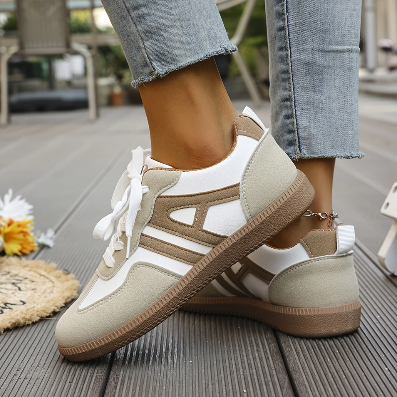 Nova | Damer Retro Sneakers | Beige-Hvid | Ruskind & Mesh | Komfortable & Letvægt | Casual Sporty Sko