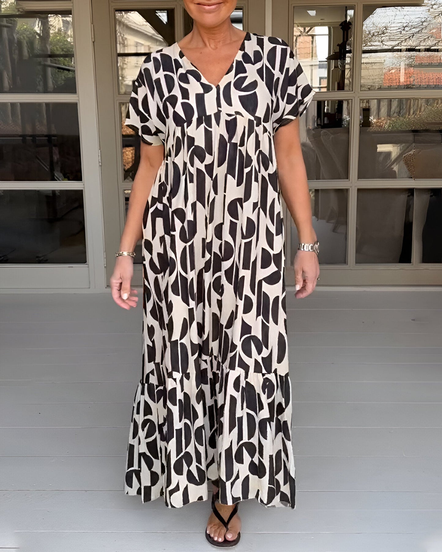 Isalina™ | Damer Maxi-Kjole med Print | Løstsiddende Sommerkjole i Let Materiale med V-Hals og Plisseret Talje
