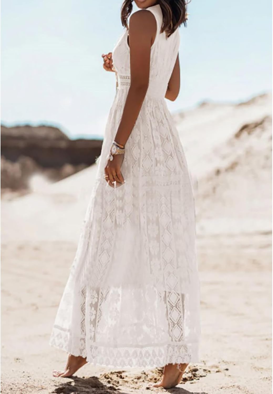 Sera™ | Hvid Blonde Maxi Kjole Damer | Boheme Sommerkjole med Gyldne Broderier, V-Hals og Uigennemsigtig Underskørt