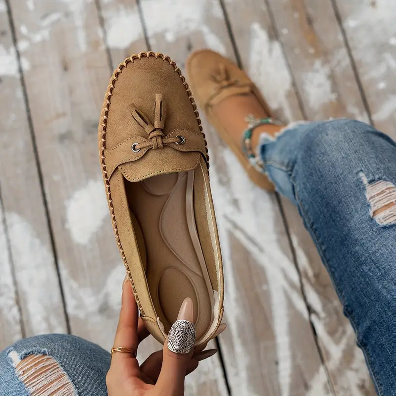 Calvina™ | Damer Mokkasiner i Ruskind | Komfortable Slip-Ons med Sløjfe og Fleksibel Skridsikker Sål
