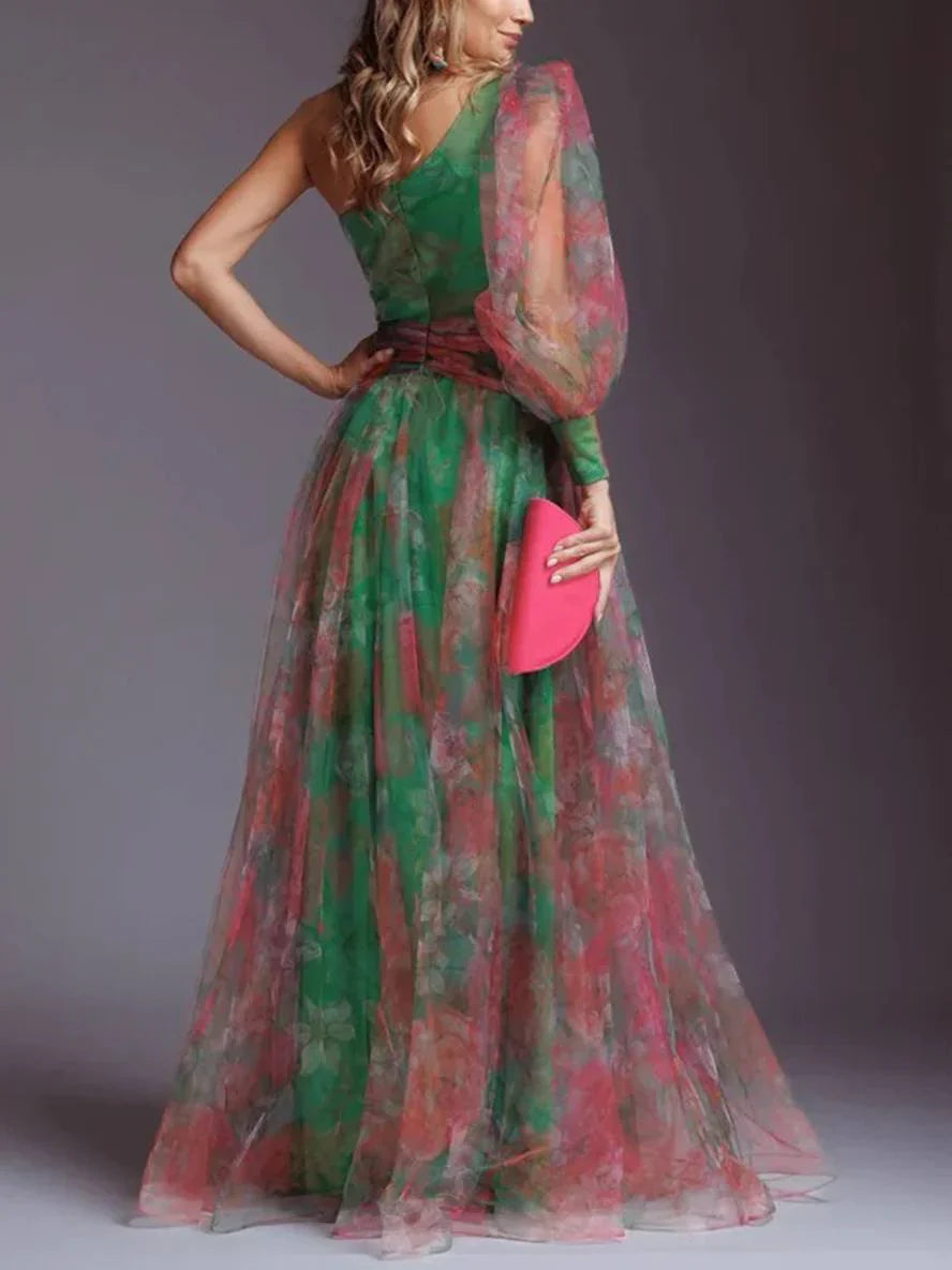 Elvanna | One-Shoulder Chiffon Aftenkjole Med Blomsterdetalje & Høj Slids