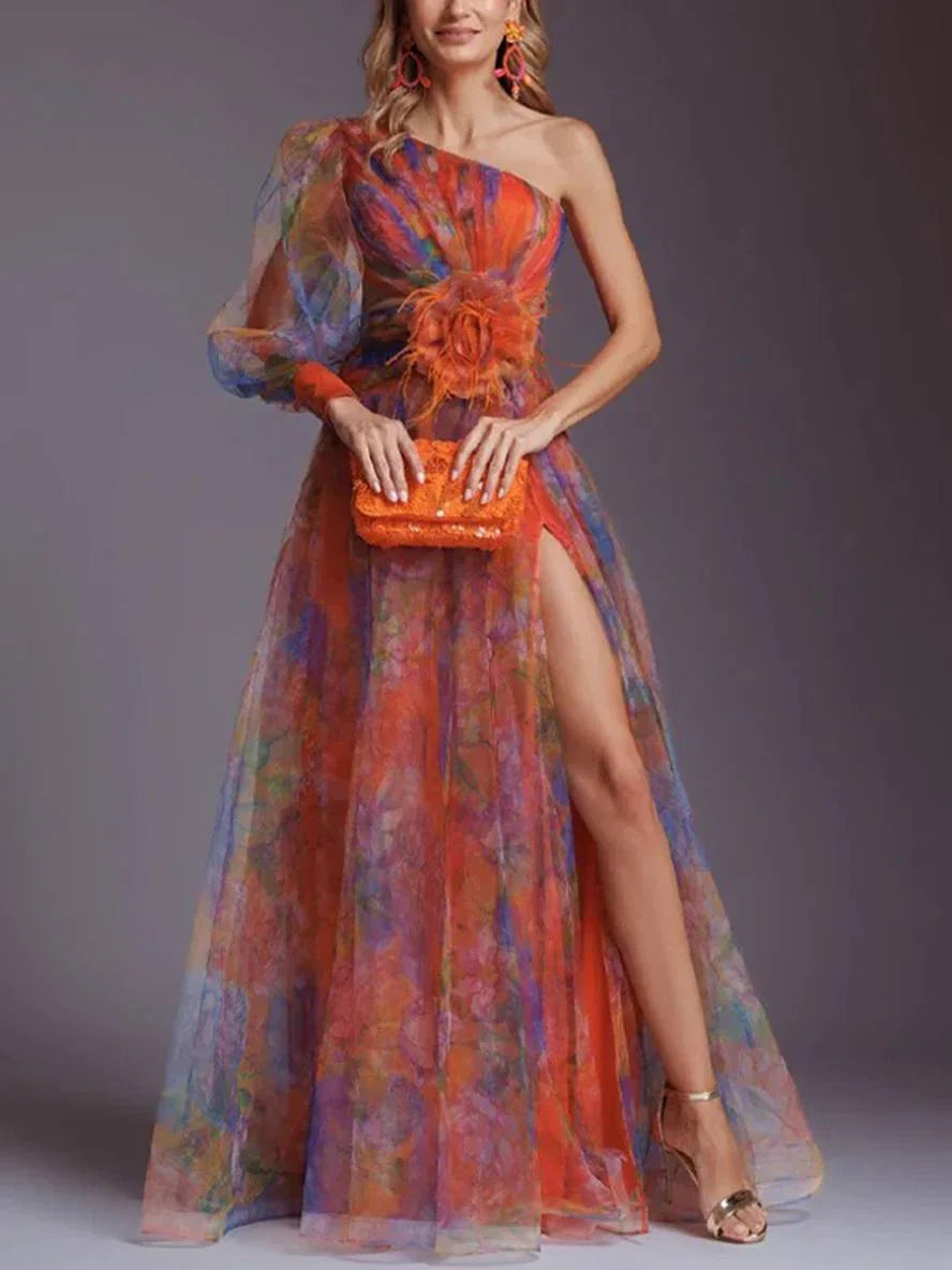 Elvanna | One-Shoulder Chiffon Aftenkjole Med Blomsterdetalje & Høj Slids