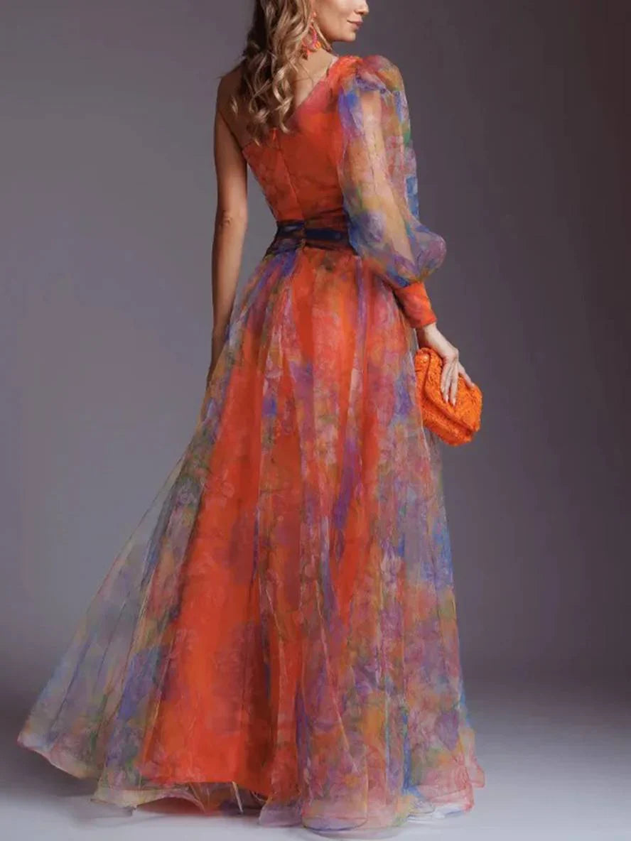 Elvanna | One-Shoulder Chiffon Aftenkjole Med Blomsterdetalje & Høj Slids