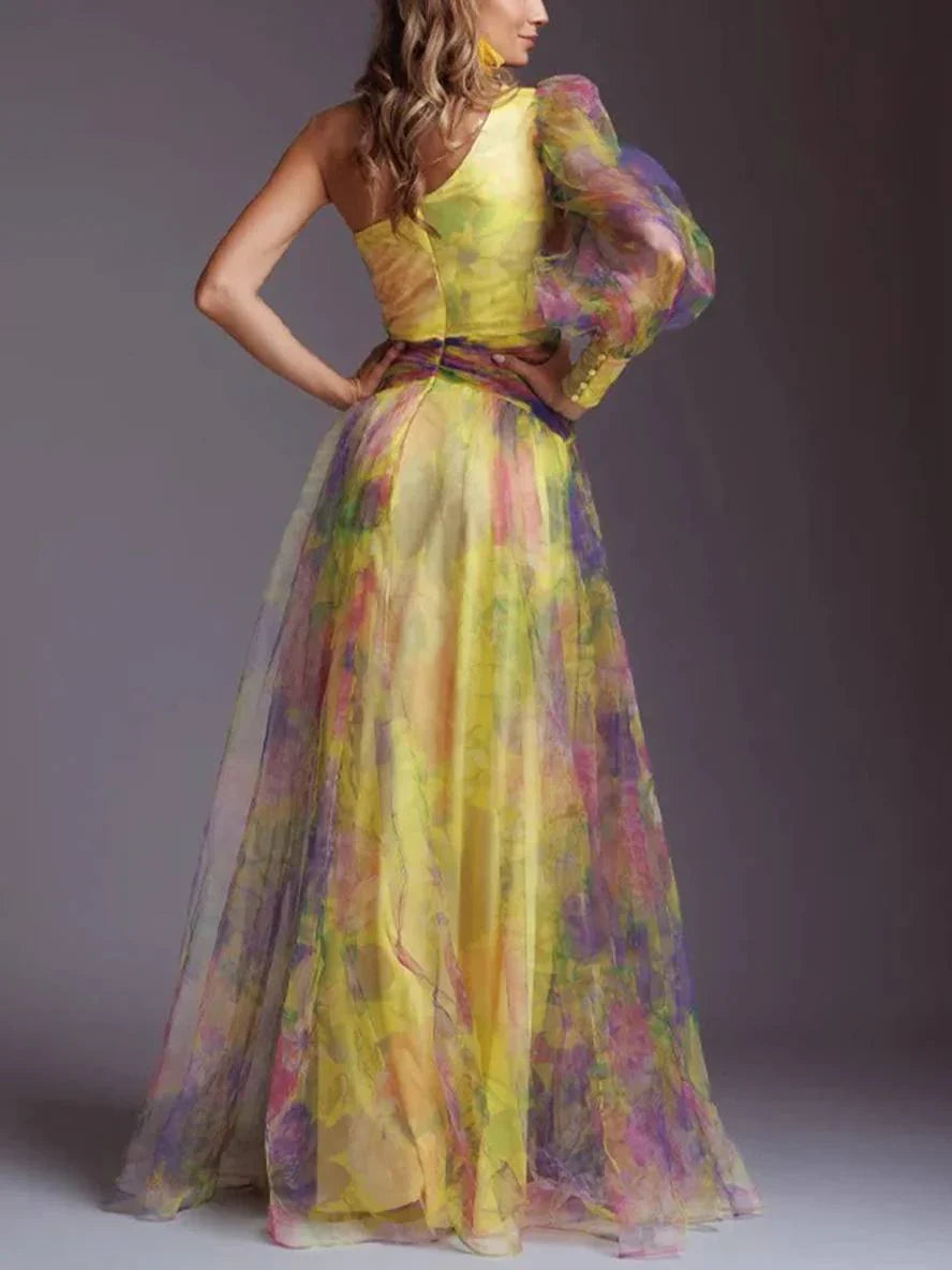 Elvanna | One-Shoulder Chiffon Aftenkjole Med Blomsterdetalje & Høj Slids