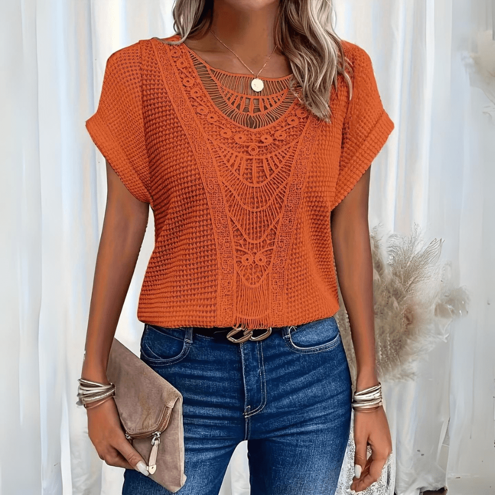 Raya | Strikket Dame Top | Let Sommer Top | Korte Ærmer | Hæklede Boho Detaljer | Løstsiddende & Åndbar