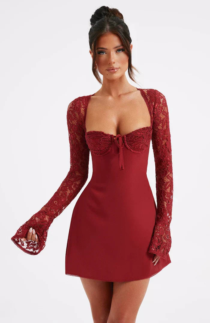 Alexa™ | Elegant Mini Kjole med Blonde og Lange Ærmer | Bustier-Design, Sweetheart Udskæring og Åben Ryg med Snørelukning