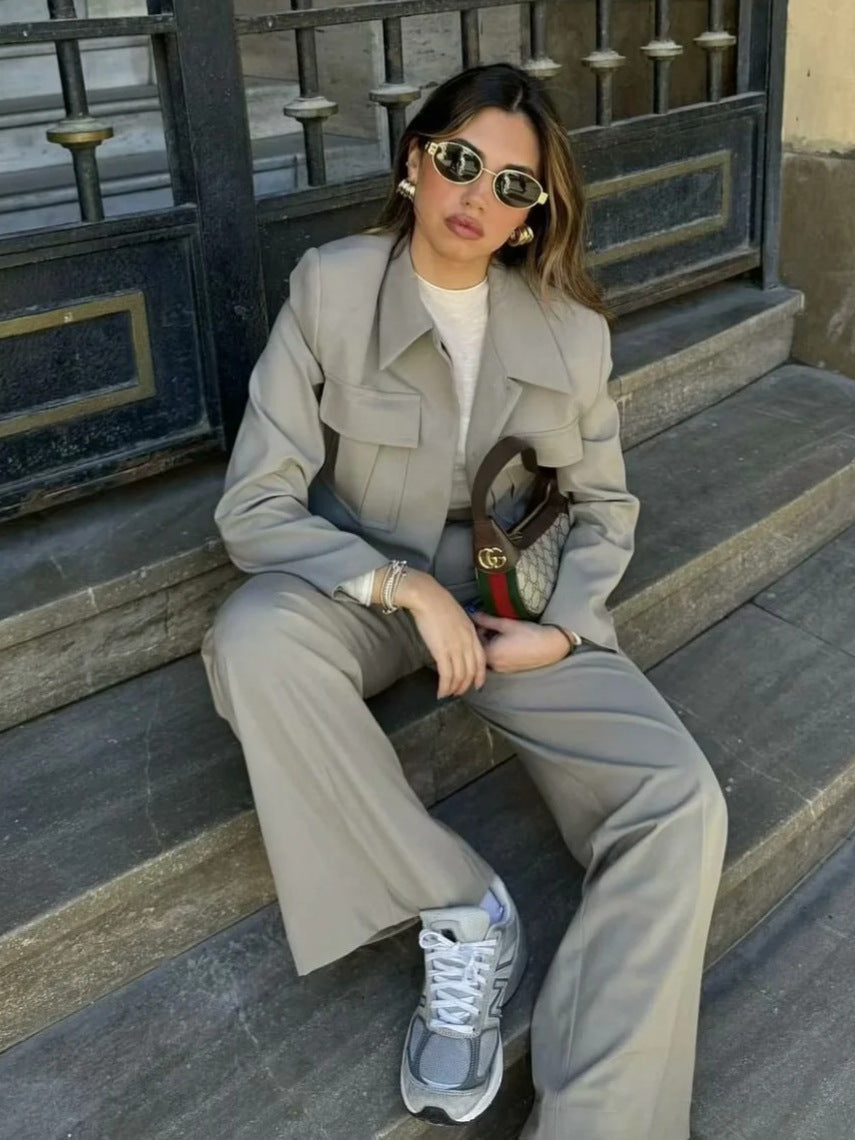 Dalia™ | 2-Del Damer Sæt med Croppet Utility Jakke og Lige High-Waist Bukser | Minimalistisk Salviegrøn Co-Ord Sæt