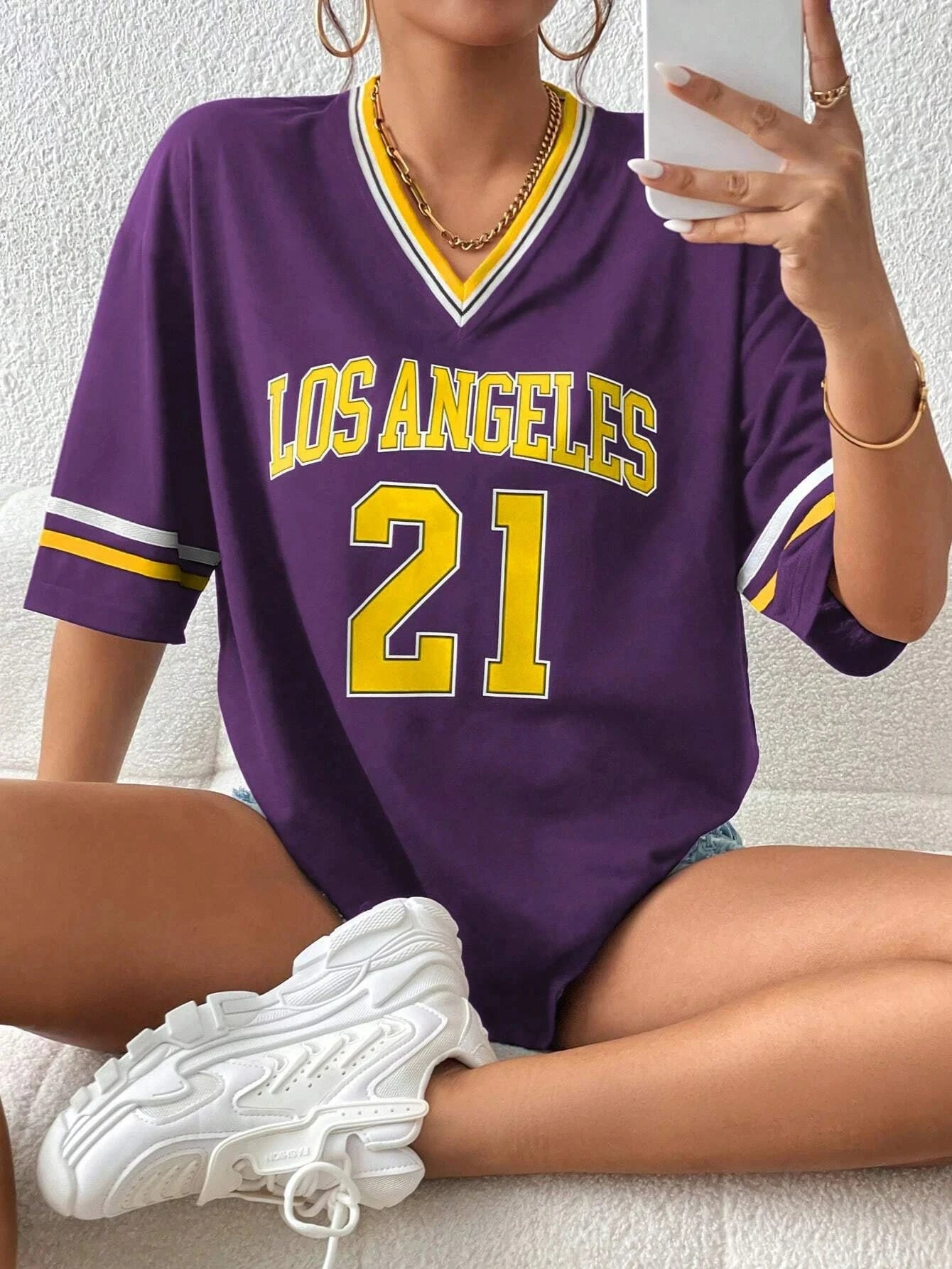 Kaia | Oversized Varsity T-shirt Damer med ‘Los Angeles 21’-Print & Sporty Striber