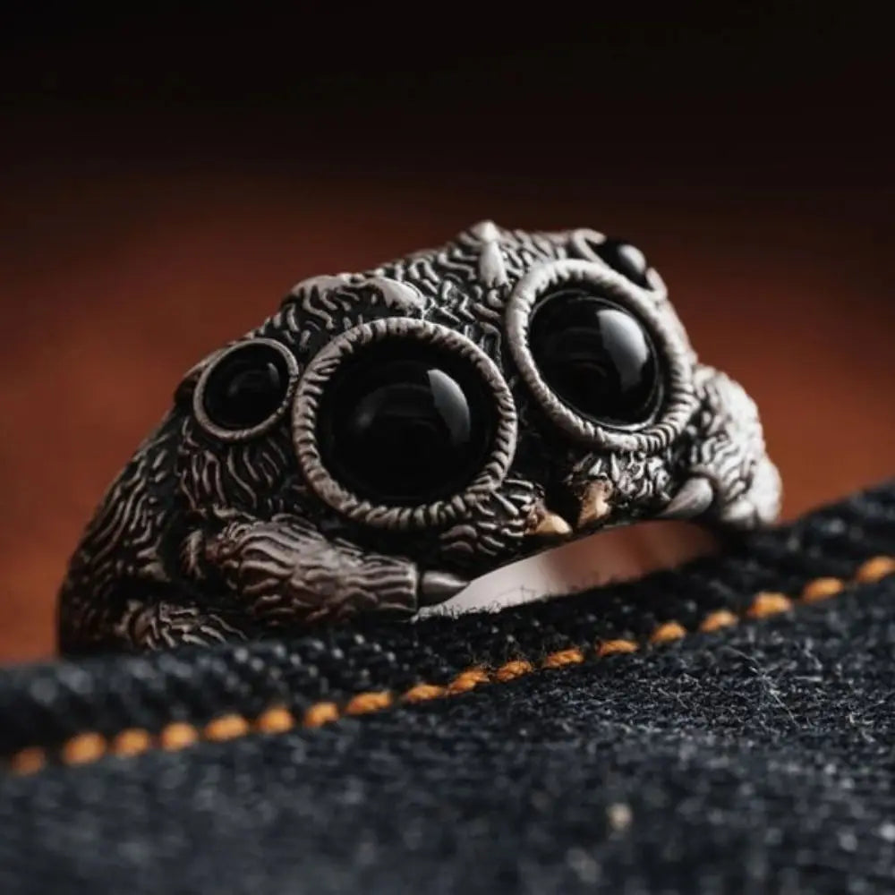 Nocturo | Ugle Ring til Herrer | Statement Ring med Onyx-Look & Symbolsk Design