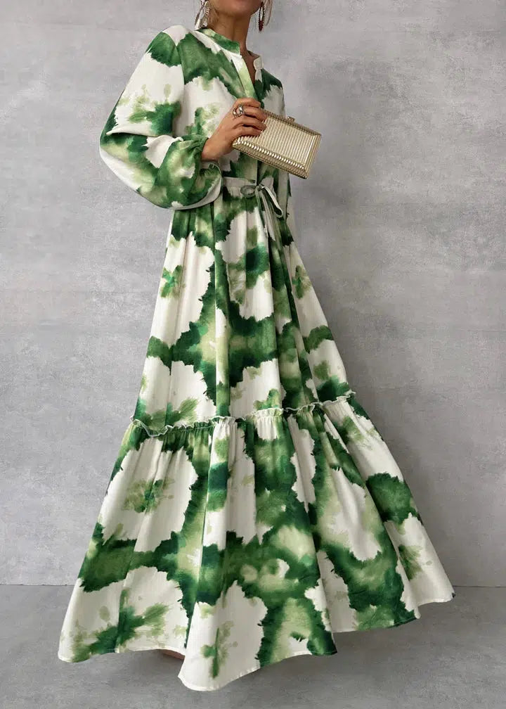 Solène™ | Boheme Tie-Dye Maxi Kjole med V-Hals, Ballonærmer og Lagdelt Nederdel