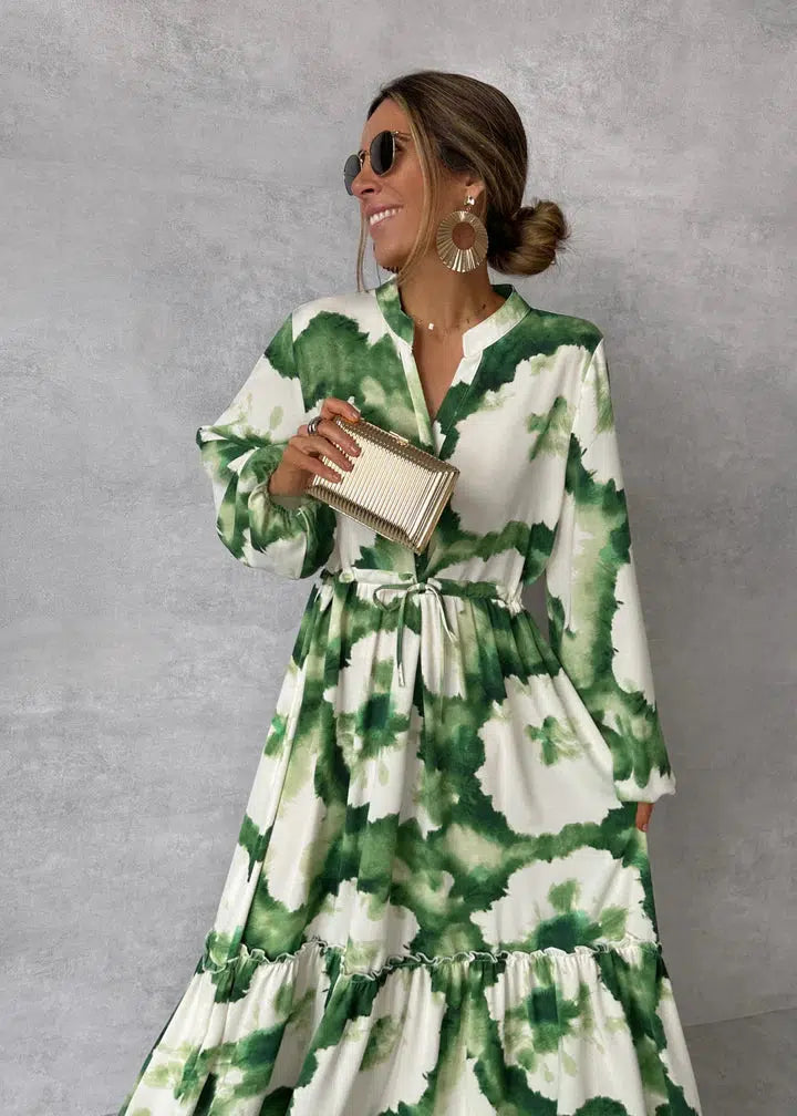 Solène™ | Boheme Tie-Dye Maxi Kjole med V-Hals, Ballonærmer og Lagdelt Nederdel