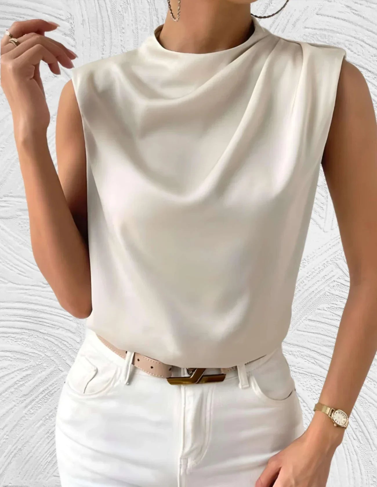 Maëlle™ | Satinærmeløs Top med Vandfaldsudskæring | Elegant Skinnende Bluse Uden Ærmer i Sort eller Off-White
