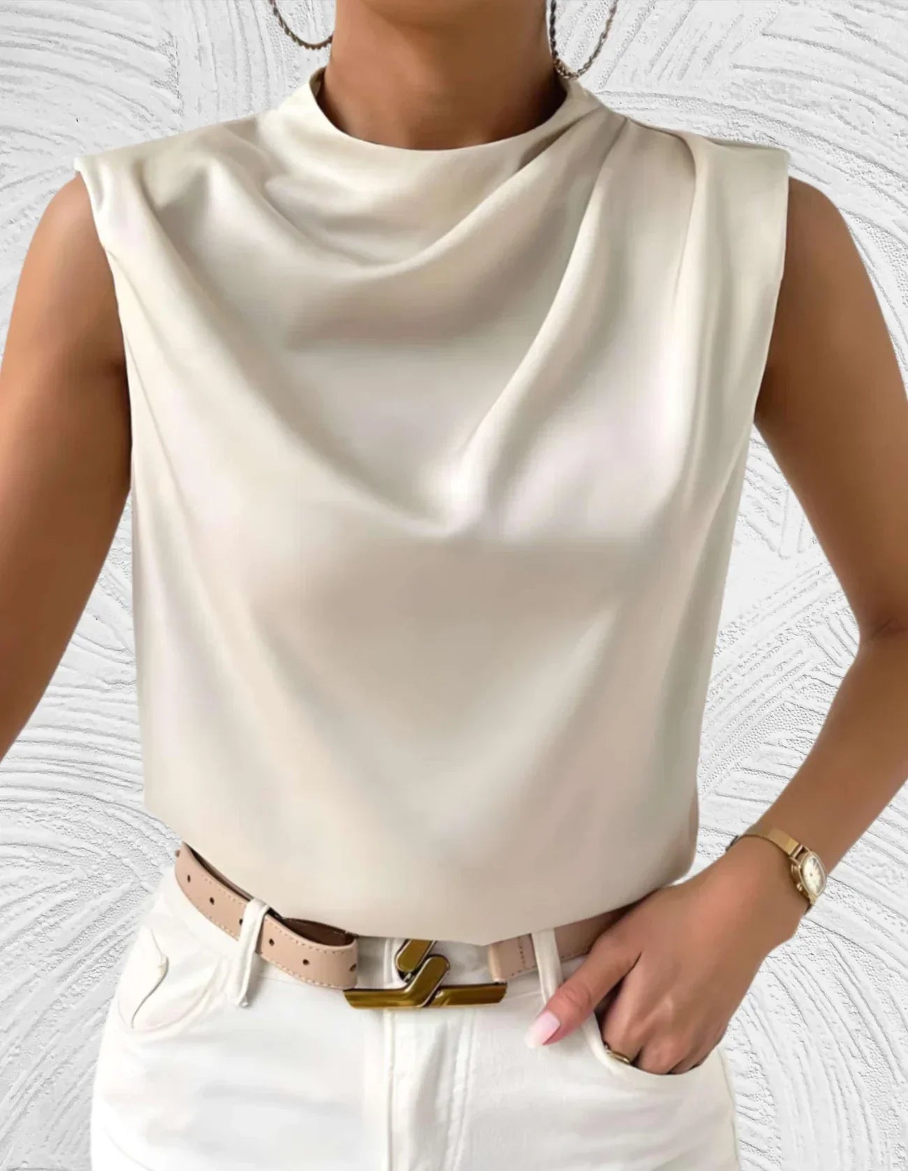 Maëlle™ | Satinærmeløs Top med Vandfaldsudskæring | Elegant Skinnende Bluse Uden Ærmer i Sort eller Off-White