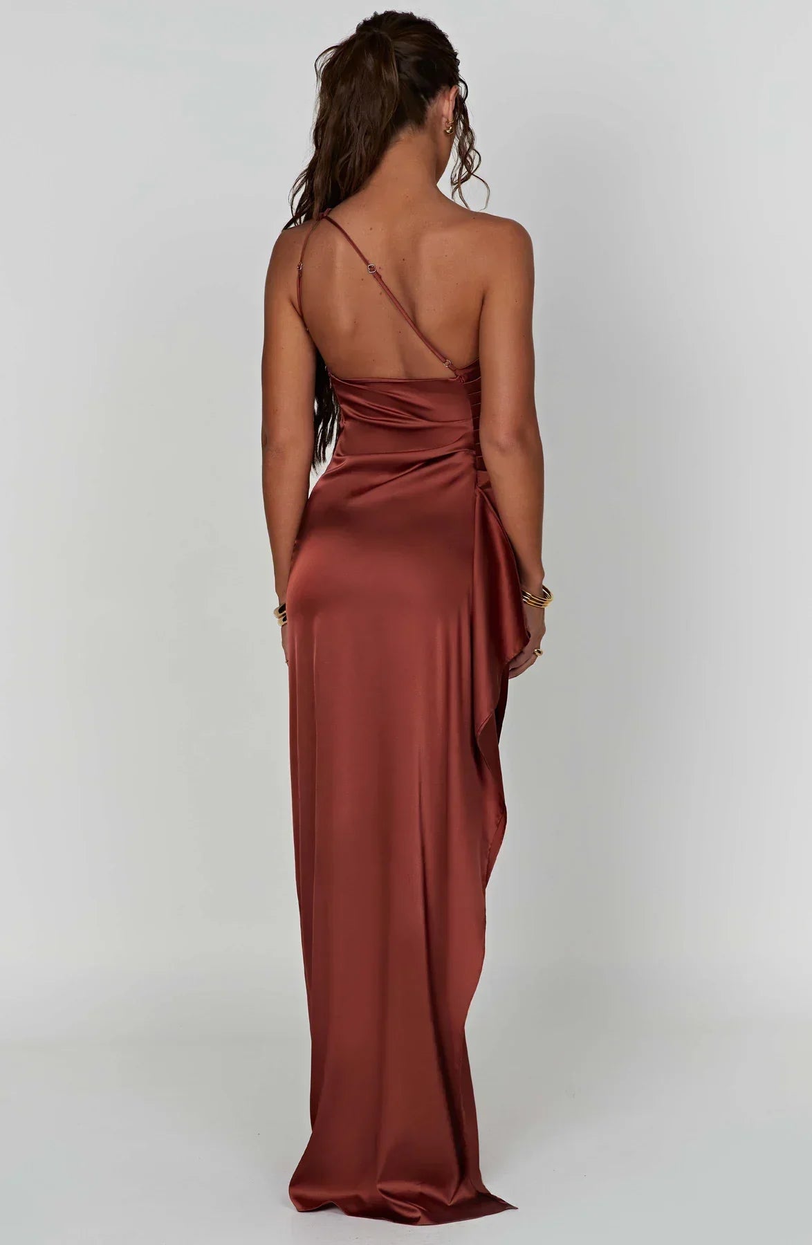 Alessia™ | Damer One-Shoulder Aftenkjole | Satin Gallakjole med Høj Slids og Åben Ryg i Asymmetrisk Design
