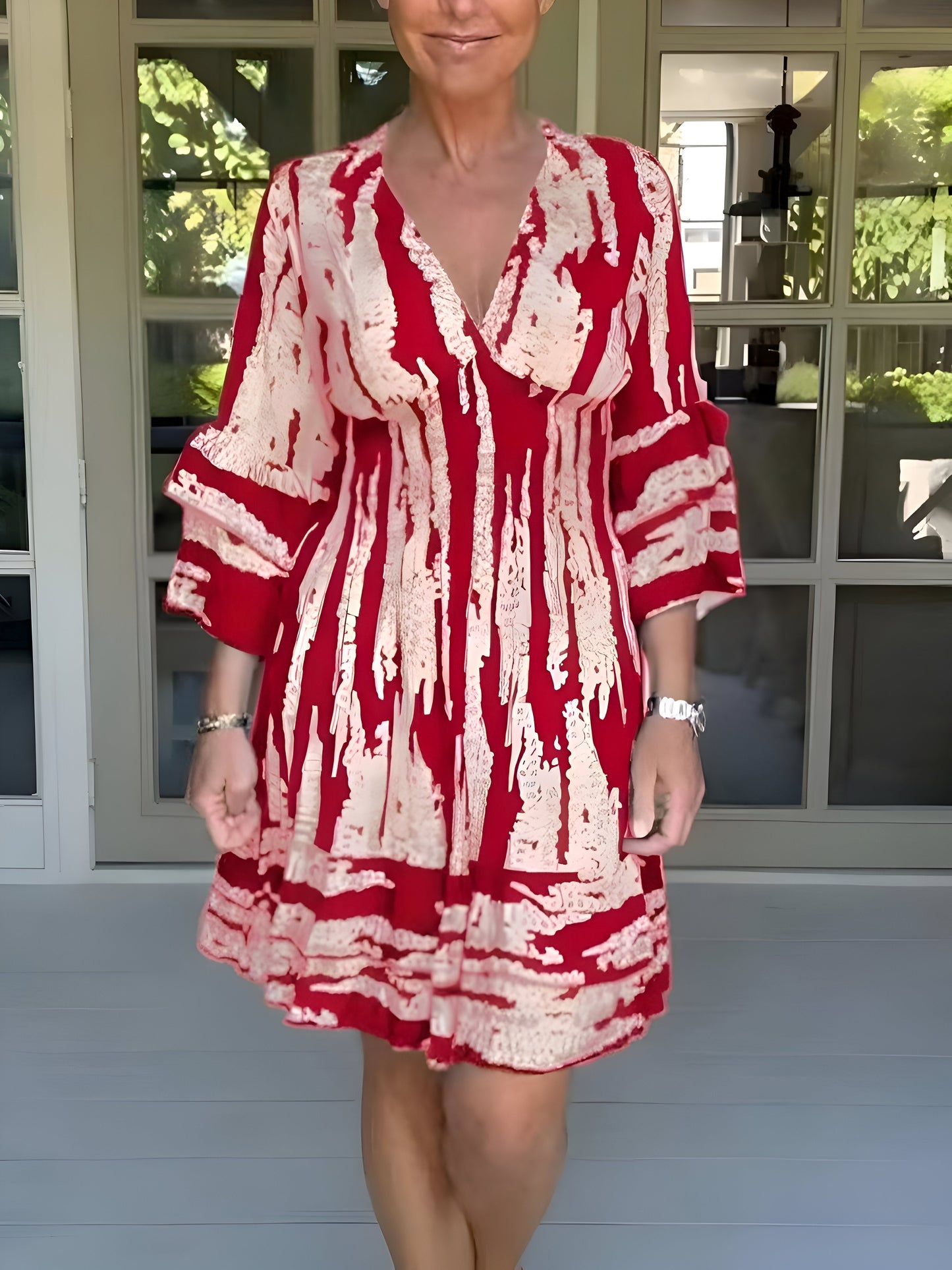 Mirelva™ | Damer A-Linje Kjole med Print | Sort-Hvid V-Hals Kjole med Flæser og Trekvartærmer