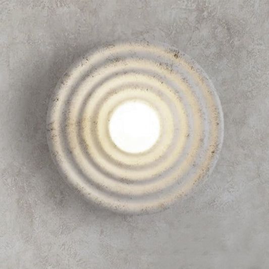 Aureli | Væglampe Design | Organisk Rund Væglampe med Bølgende Lysmønster