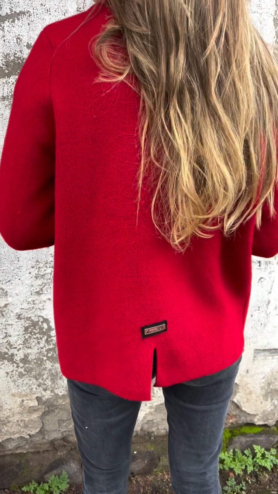 Katrina™ | Halvlang Uldfrakke til Damer med Lynlås | Minimalistisk Frakke med Påsyede Lommer og Klassisk Krave