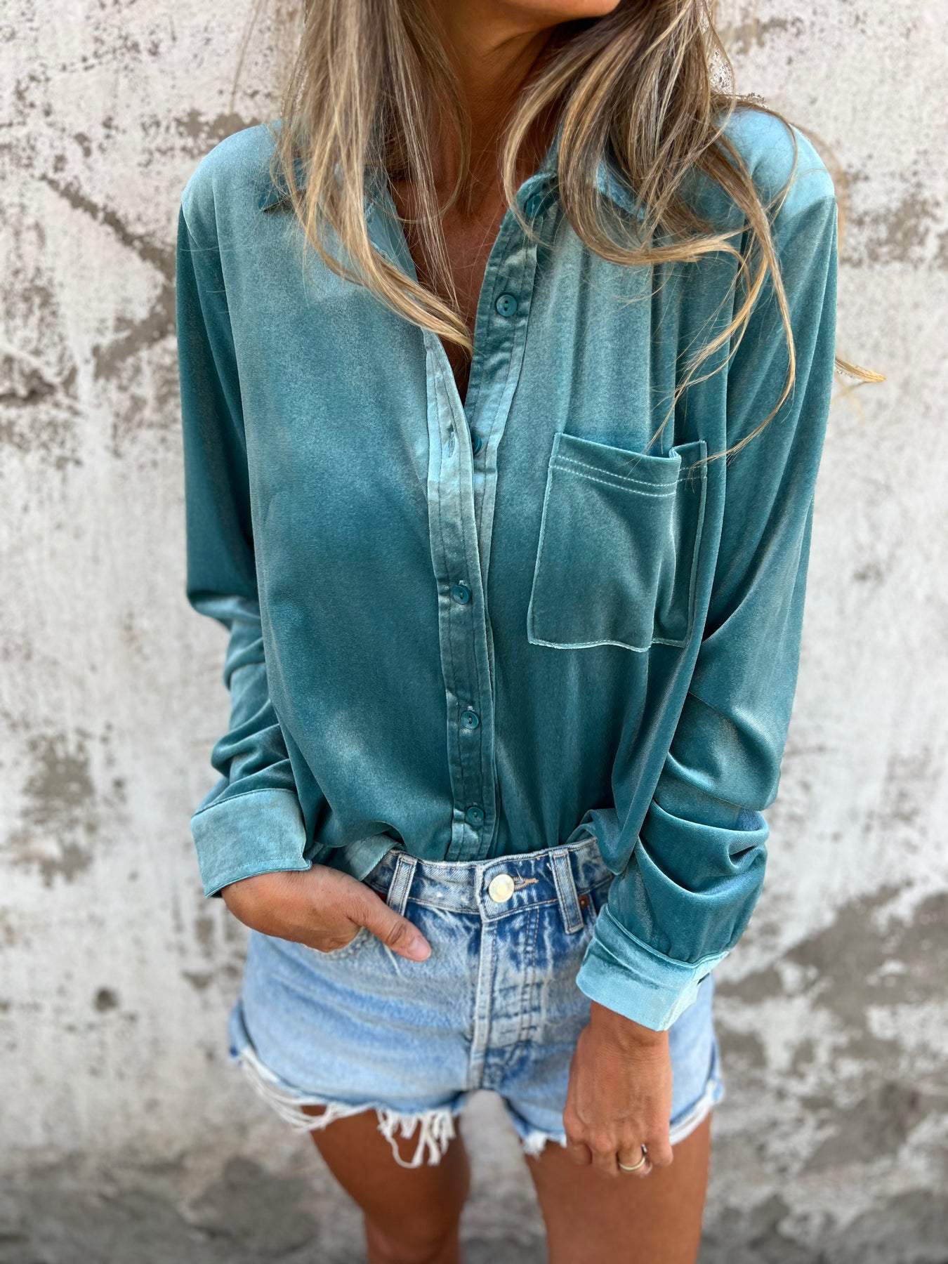 Vérane™ | Damer Oversized Fløjlsskjorte Med Glans Og Knaplukning | Blød Statement Top I Trendfarver