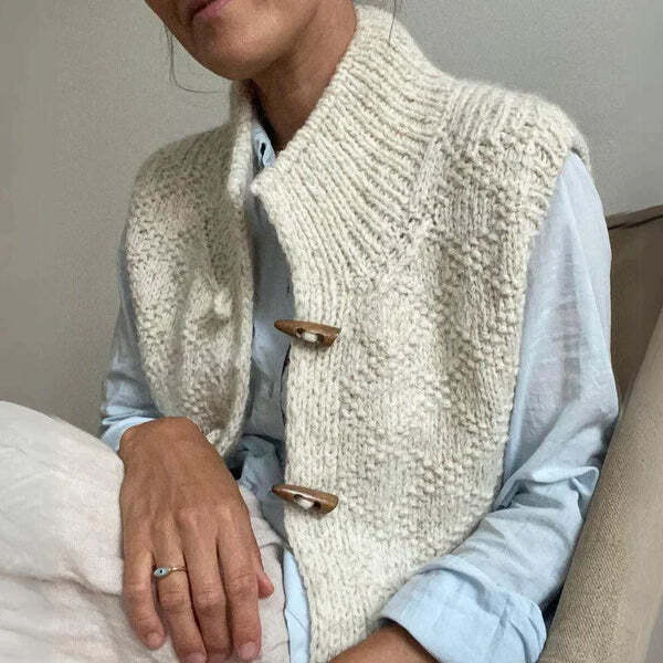 Lunette | Chunky Strikket Vest Til Damer Med Træknapper Og Ståkrave