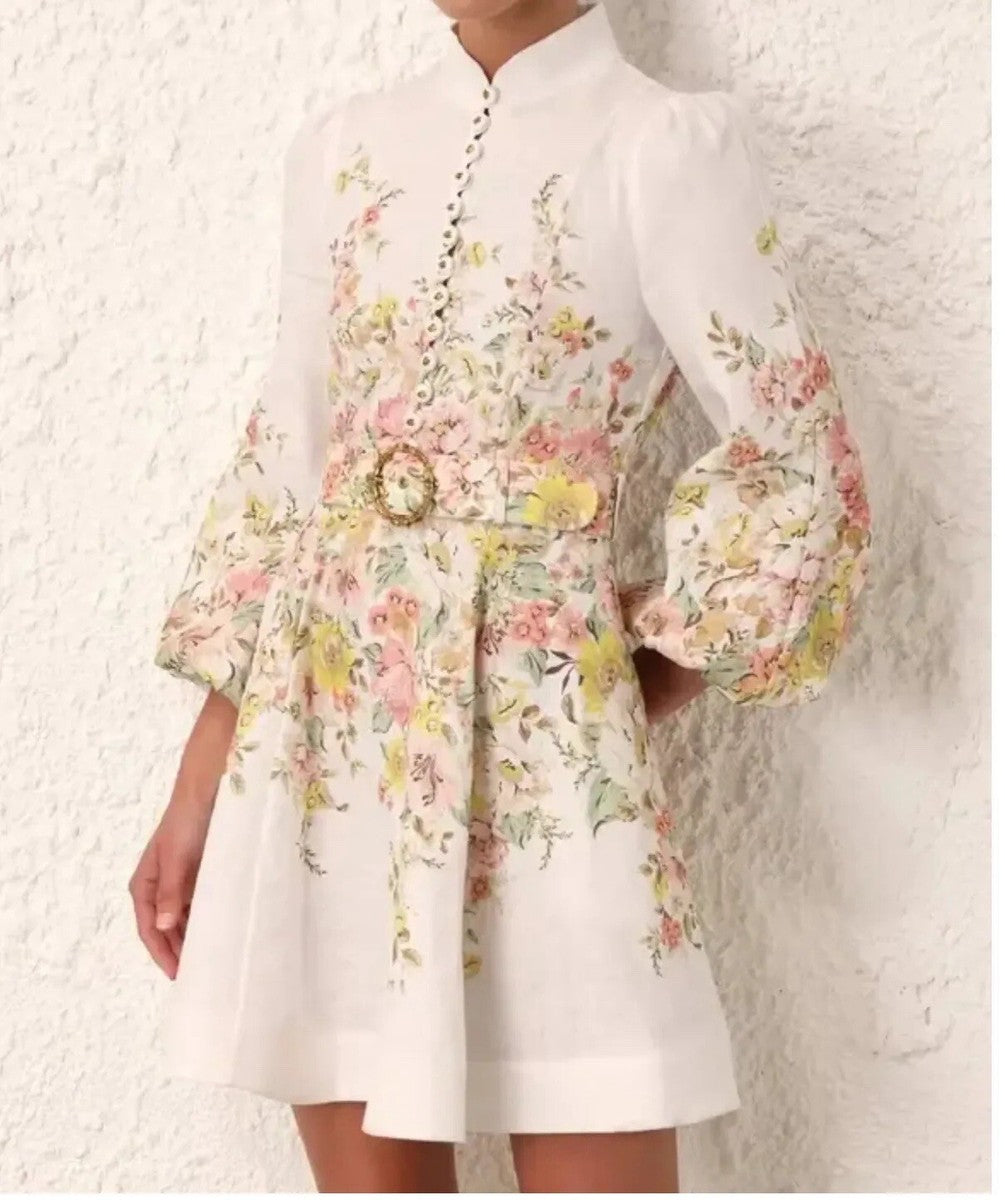 Fioretta™ | Blomstrede Mini Kjole i Linnedmix med Bælte | Luftig og Feminin Sommerkjole med Pufærmer og Ståkrave