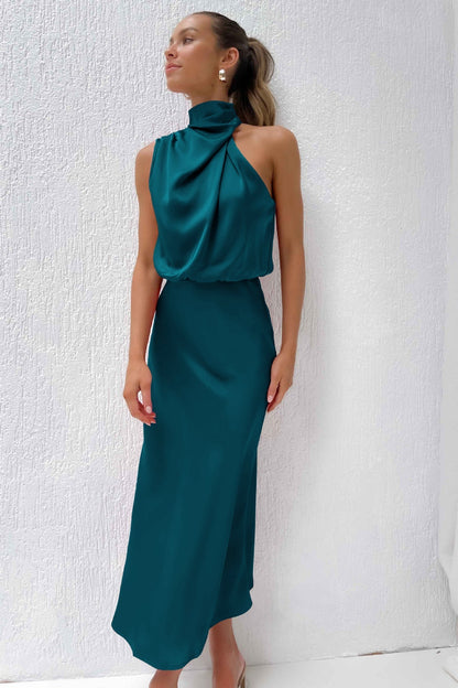 Amelie™ | Satin Halterneck Kjole med Vandfaldshals | Elegant Ærmeløs Midi Kjole til Cocktail, Galla eller Bryllup