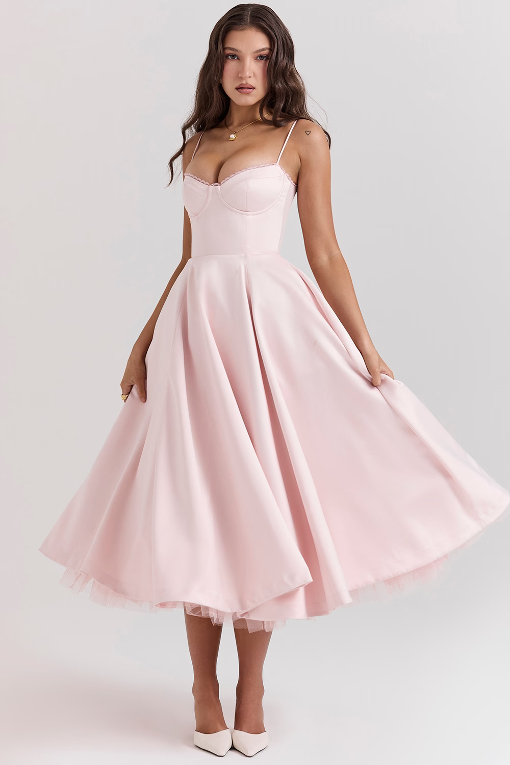 Amarielle | Elegant Midi-Kjole Med A-Linje Nederdel & Korsetliv