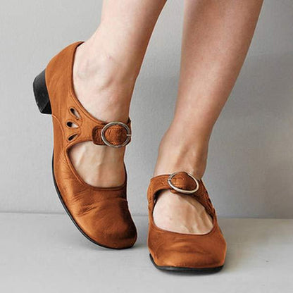 Isolde™ | Klassiske Mary Jane Pumps med Blokhæl | Retro Sko med Justerbar Rem og Moderne Komfort