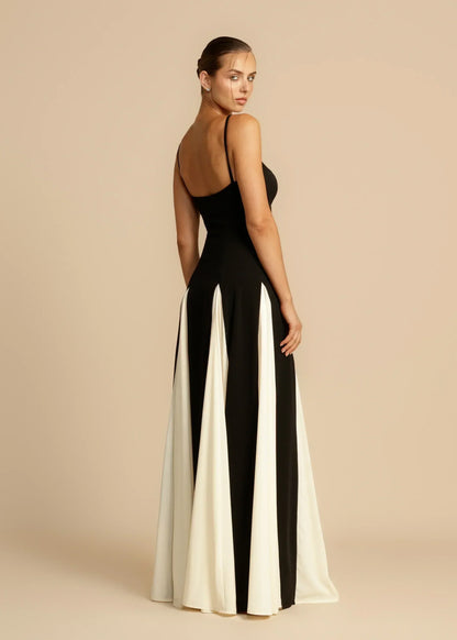 Elega™ | Elegant Maxi Kjole med Spaghettistropper og Støttende BH-skåle