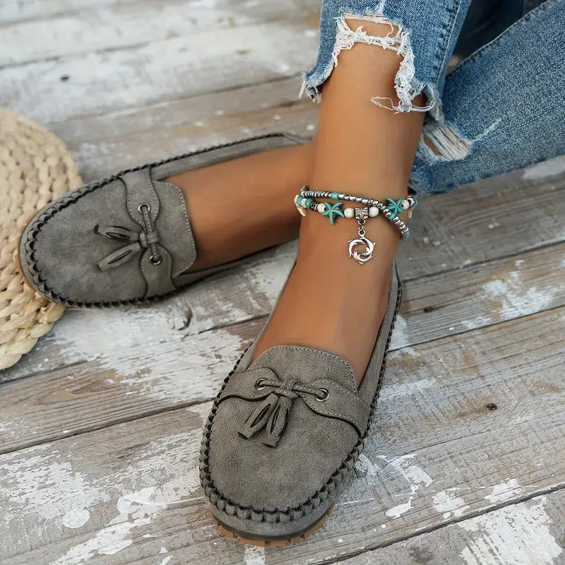 Calvina™ | Damer Mokkasiner i Ruskind | Komfortable Slip-Ons med Sløjfe og Fleksibel Skridsikker Sål