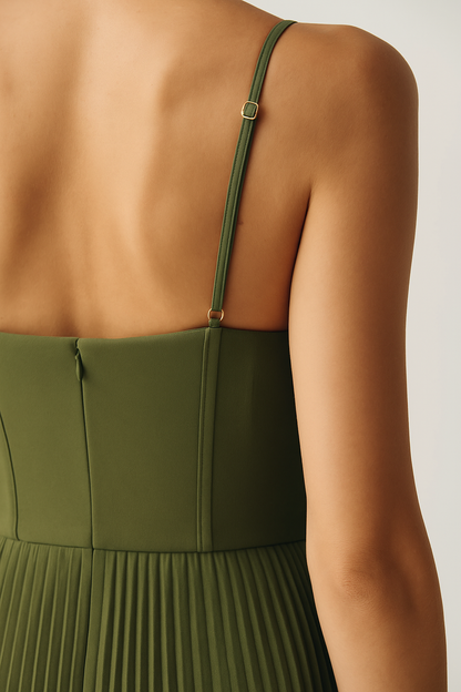 Vivianne™ | Damer Grøn Plisseret Midi Kjole med Spaghettistropper | Elegant Sommerkjole med Korsetdetalje til Bryllup og Galla