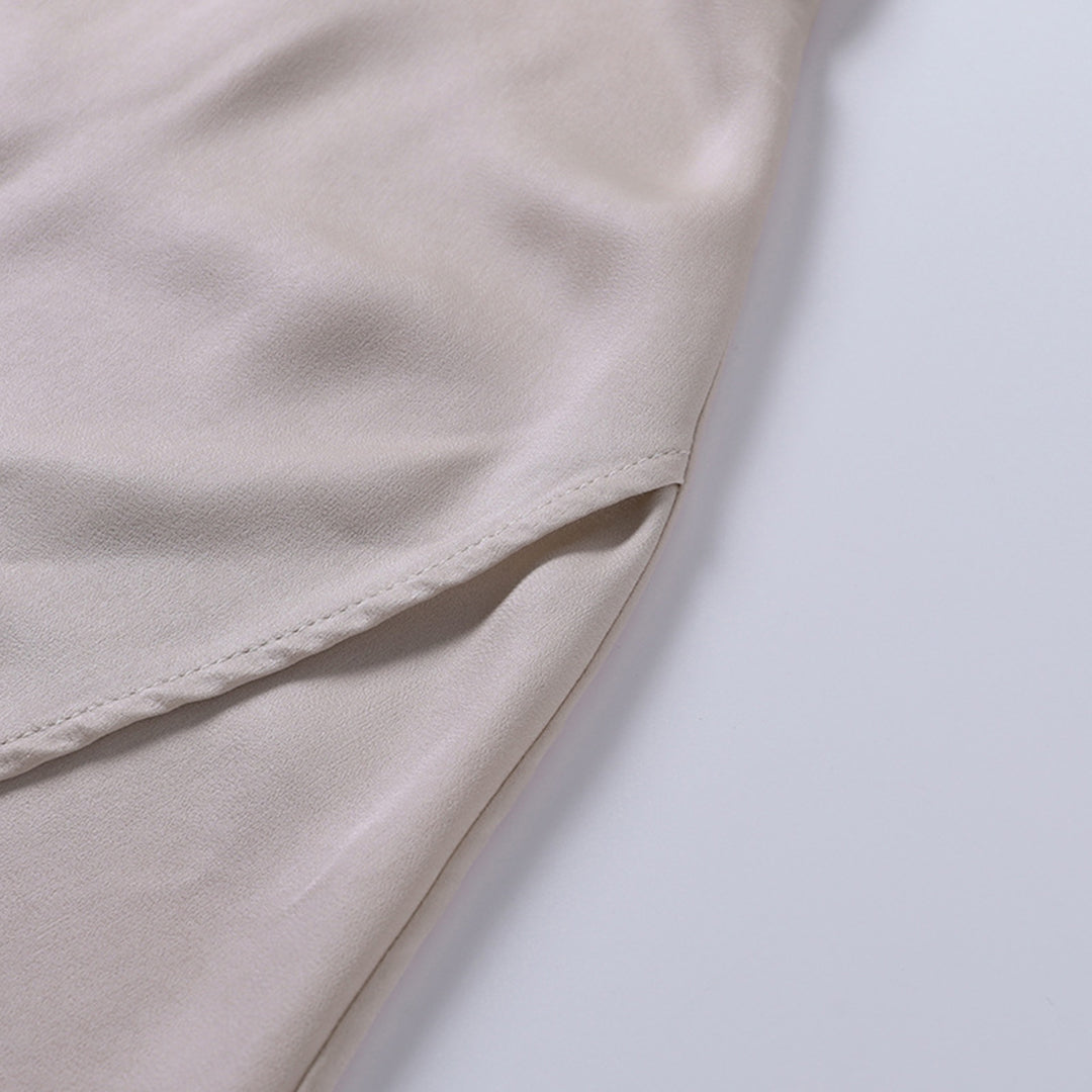 Adriana™ | Damer Satin Maxi-Kjole | Forførende med Dyb V-Hals, Spaghettistropper & Høj Slids