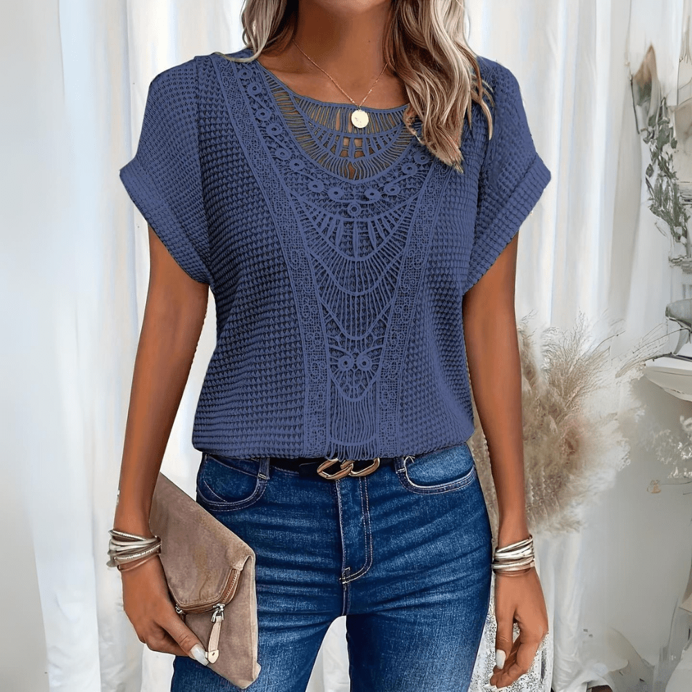 Raya | Strikket Dame Top | Let Sommer Top | Korte Ærmer | Hæklede Boho Detaljer | Løstsiddende & Åndbar