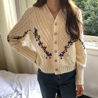 Léa™ | Koreansk Stil Broderet V-Hals Cardigan med Elegant Flair