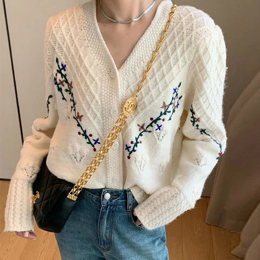 Léa™ | Koreansk Stil Broderet V-Hals Cardigan med Elegant Flair