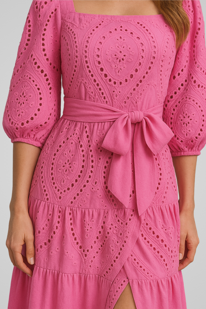 Aloura™ | Damer Hvid Broderi Maxi Kjole | Off-Shoulder Sommerkjole med Pufærmer og Bindebælte