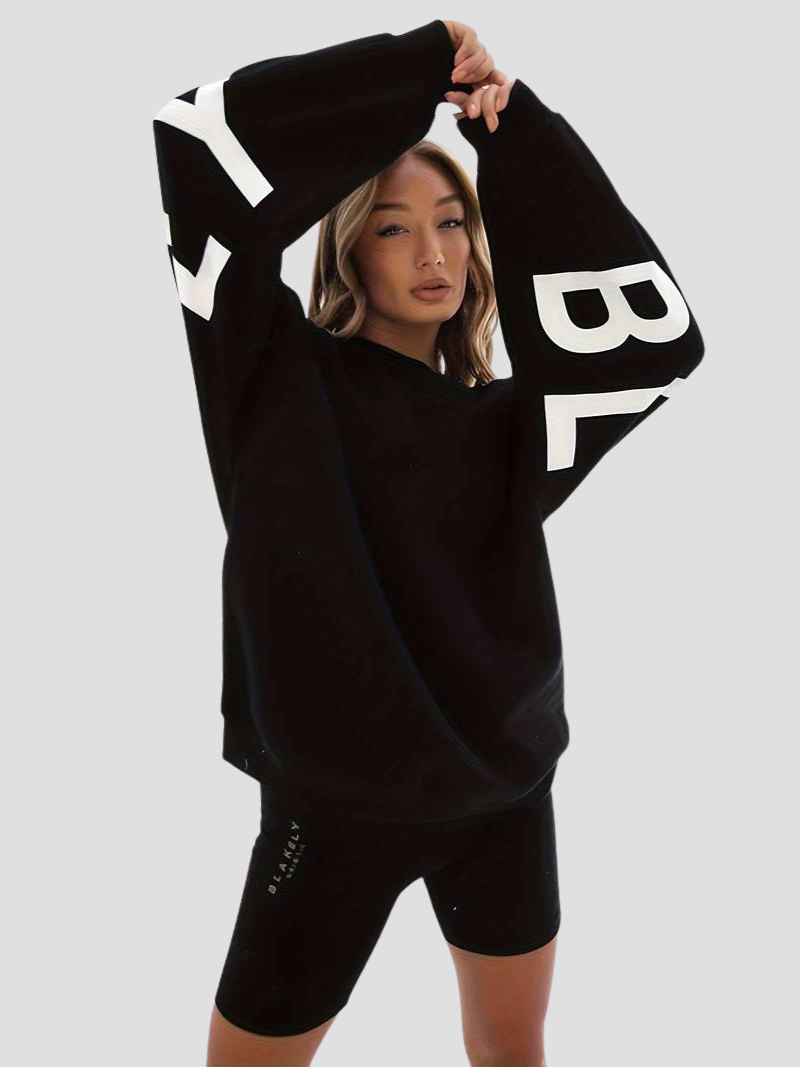 Ravaya™ | Damer Oversized Sort Sweater med Store Bogstaver | Komfortabel Streetwear Sweatshirt til Casual og Loungewear