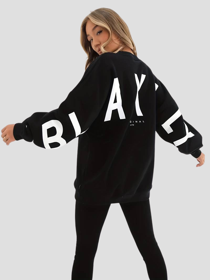 Ravaya™ | Damer Oversized Sort Sweater med Store Bogstaver | Komfortabel Streetwear Sweatshirt til Casual og Loungewear