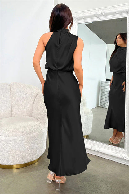 Amelie™ | Satin Halterneck Kjole med Vandfaldshals | Elegant Ærmeløs Midi Kjole til Cocktail, Galla eller Bryllup