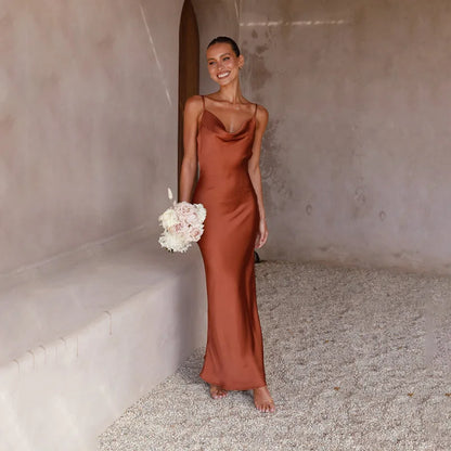 Tanja™ | Tidløs Satin Kjole med Åben Ryg og Elegant Design