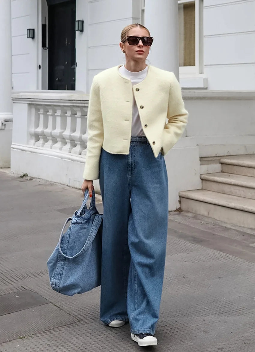 Juliette™ | Damer Kort Cardigan med Knapper, Rund Halsudskæring og Elegante Lange Ærmer