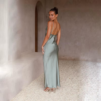 Tanja™ | Tidløs Satin Kjole med Åben Ryg og Elegant Design