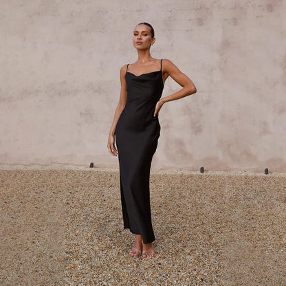 Tanja™ | Tidløs Satin Kjole med Åben Ryg og Elegant Design