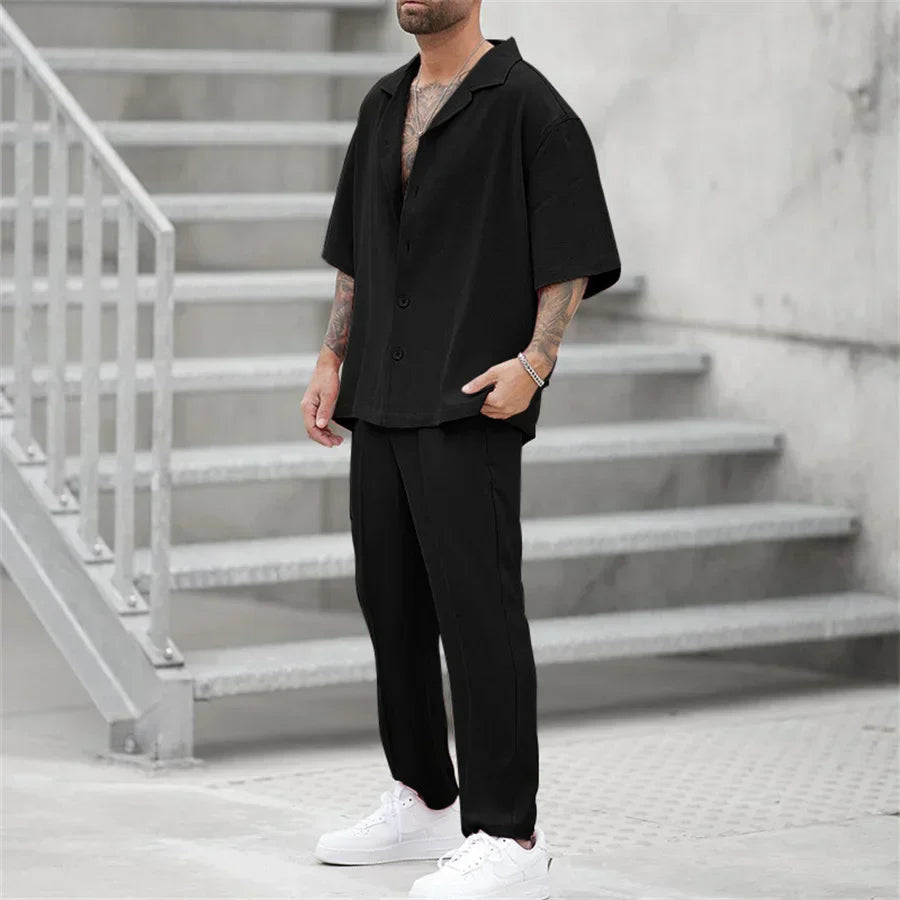 Eliano™ | Herrer Lounge Sæt 2-Dele med Skjorte med Knapper og Vide Bukser | Sommerligt Casual Sæt i Minimalistisk Stil