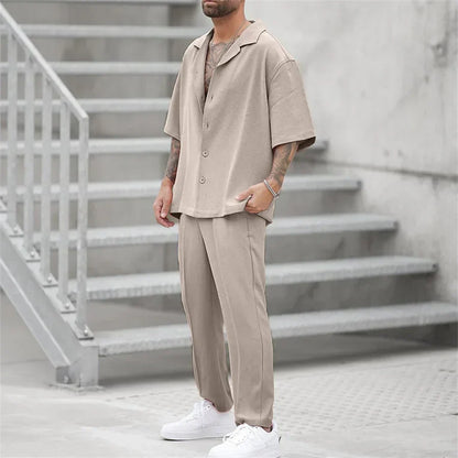 Eliano™ | Herrer Lounge Sæt 2-Dele med Skjorte med Knapper og Vide Bukser | Sommerligt Casual Sæt i Minimalistisk Stil
