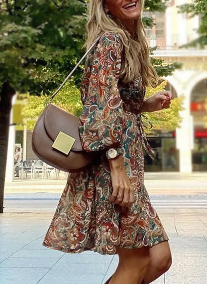 Zayla™ | Damer Boho Sommerkjole i Paisley Print | Kort Kjole med V-Hals, 3/4 Ærmer og Bindebånd i Taljen