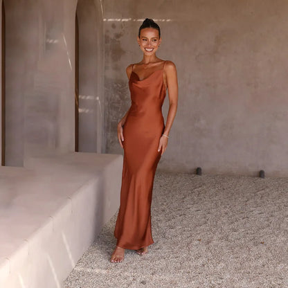 Tanja™ | Tidløs Satin Kjole med Åben Ryg og Elegant Design