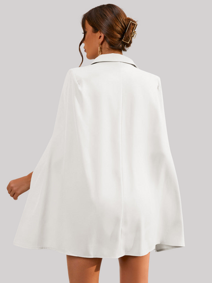 Amarielle™ | Damer Cape Blazer Kjole med Guldknapper | Chic, Elegant Cocktailkjole med Taljebælte